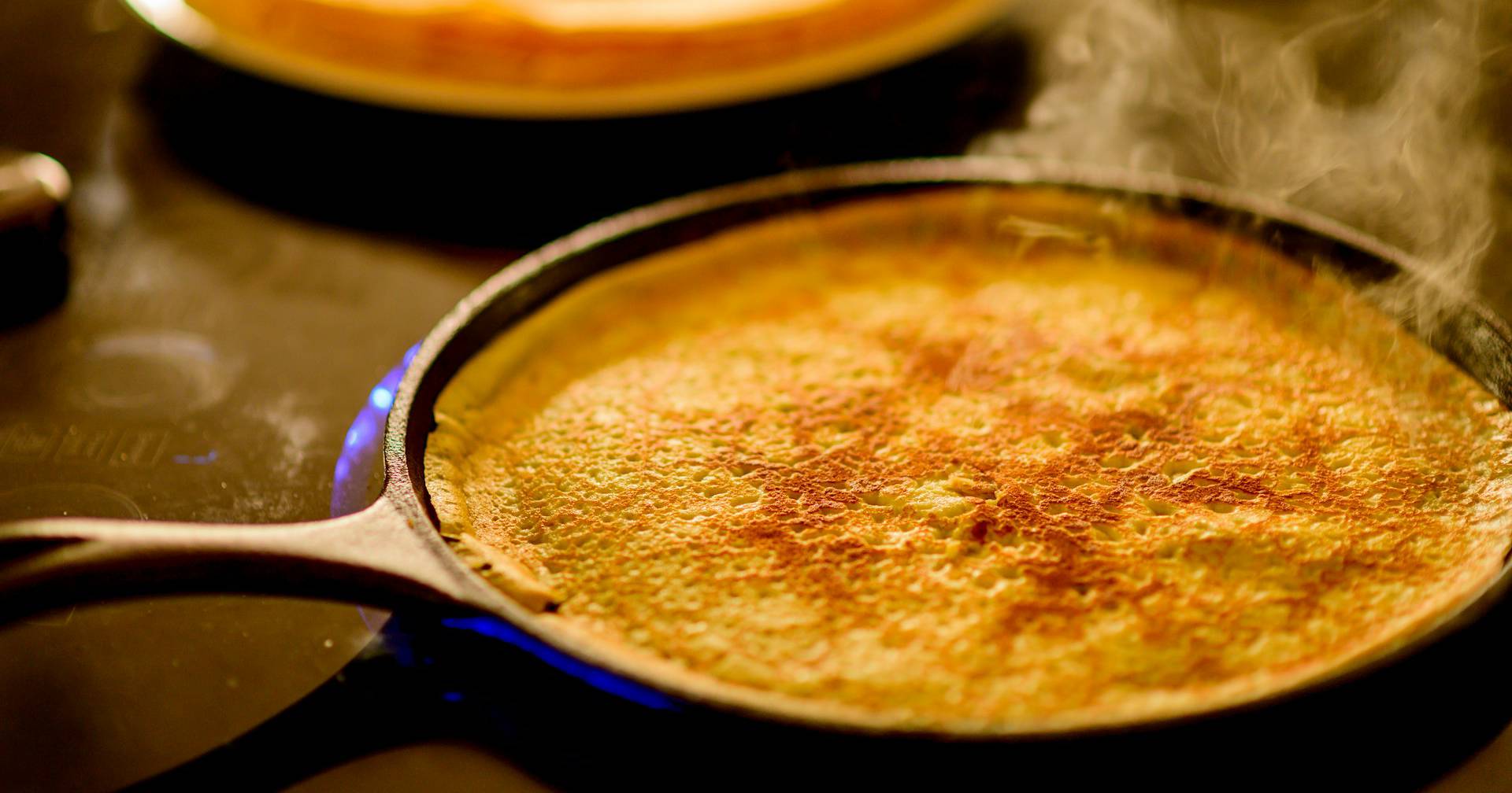 Crêpe sur une poêle